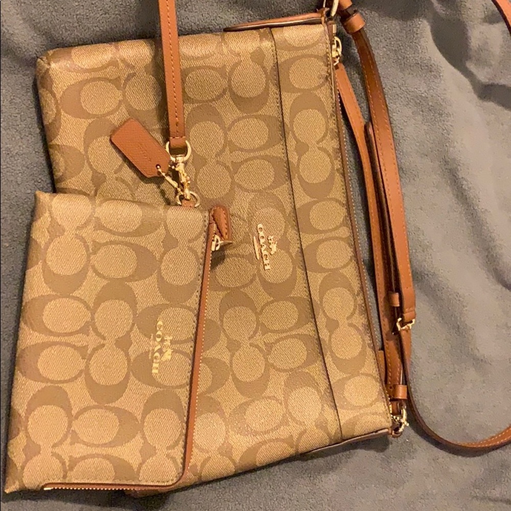 Coach Bag + Wristlet Set (Brown Leather)